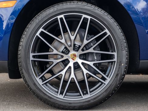Certified 2026 Porsche Macan AWD/4WD image 12