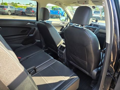 Used 2020 Volkswagen Tiguan SE w/ 3rd Row Seat Package AWD/4WD image 12