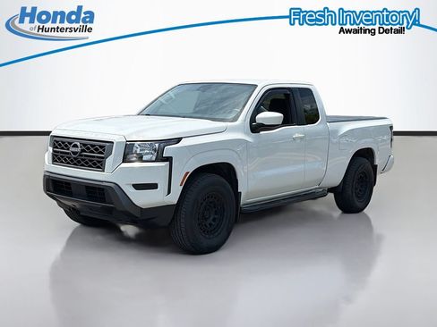 Used 2024 Nissan Frontier SV RWD image 3