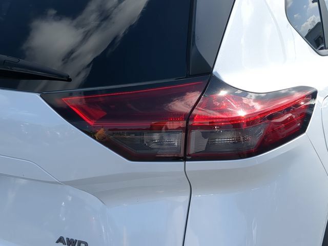 Used 2025 Nissan Rogue SV w/ SV Premium Package AWD/4WD image 11