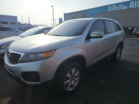 Used 2013 Kia Sorento LX image 4