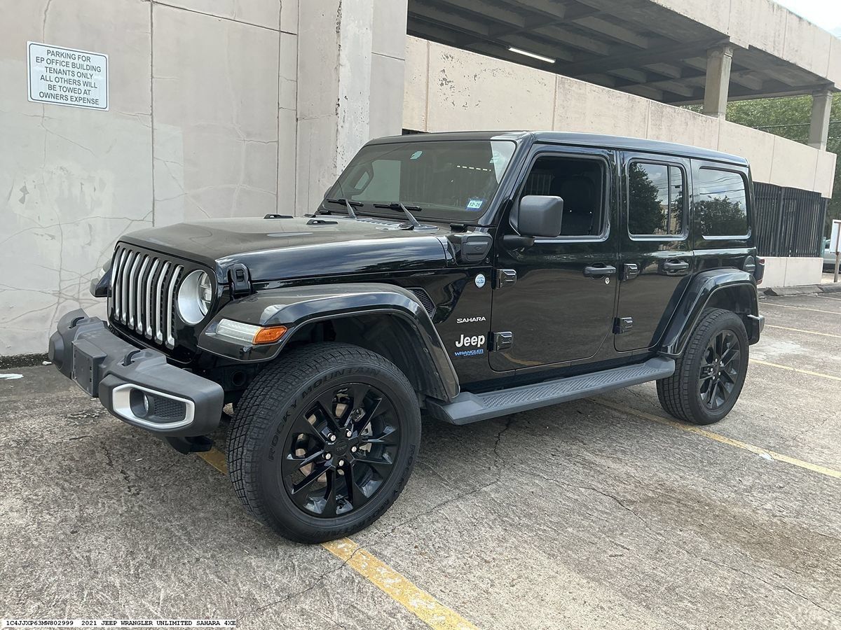 Used 2021 Jeep Wrangler Unlimited Sahara w/ Cold Weather Group AWD/4WD image 4