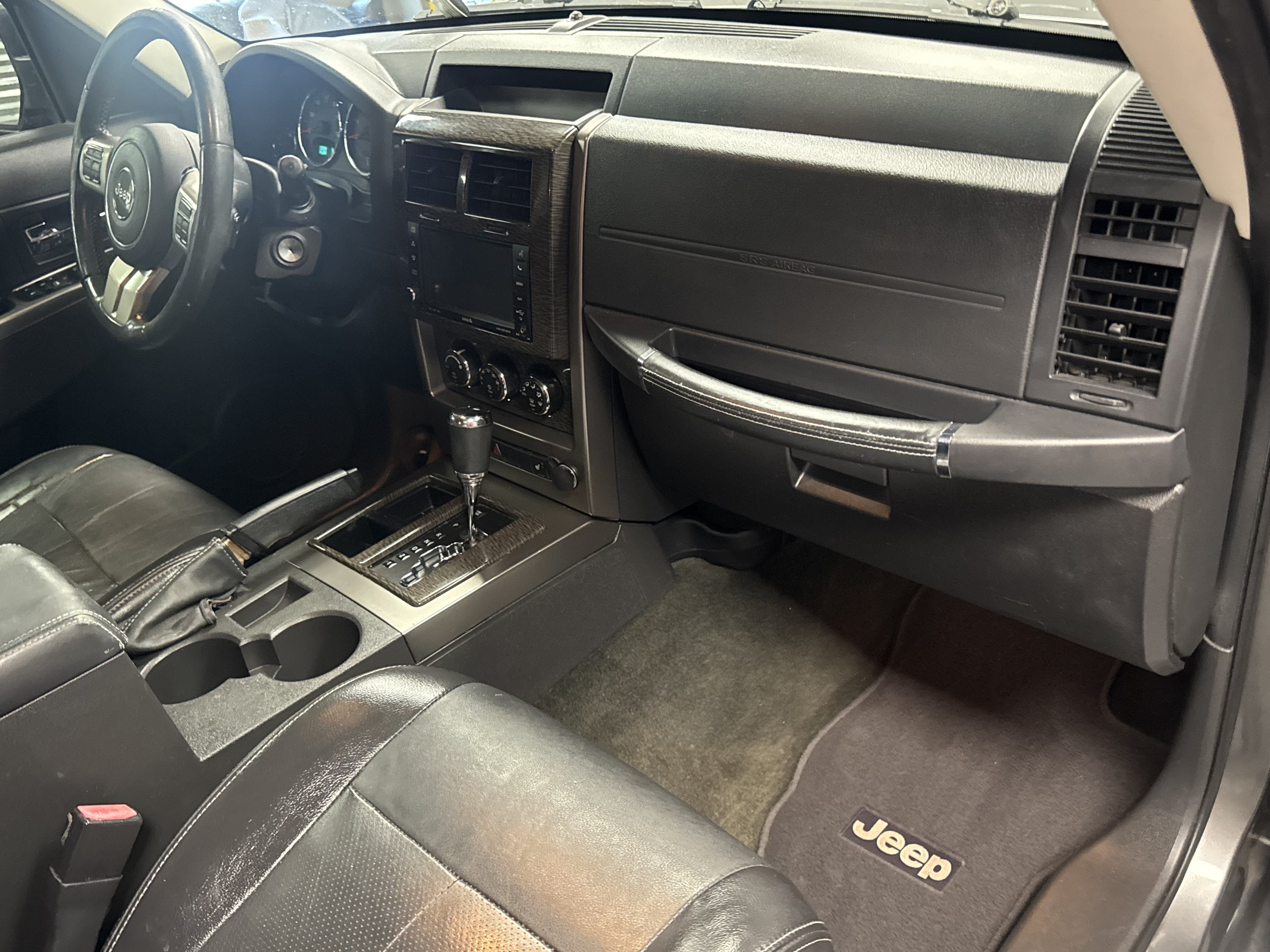 Used 2012 Jeep Liberty Limited Jet w/ Comfort/Convenience Group RWD image 11