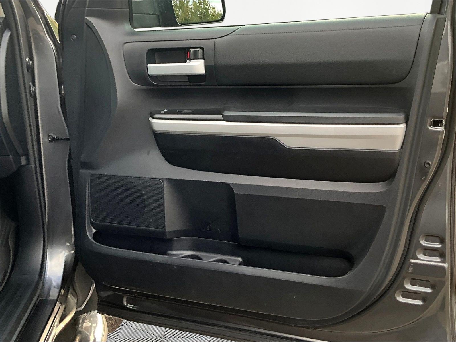 Used 2020 Toyota Tundra SR5 w/ SR5 Convenience Package AWD/4WD image 29