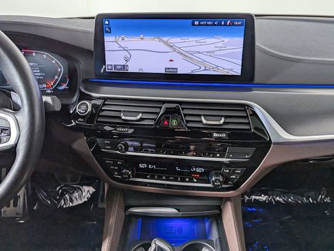 Used 2021 BMW M550i xDrive w/ Dynamic Handling Package image 36