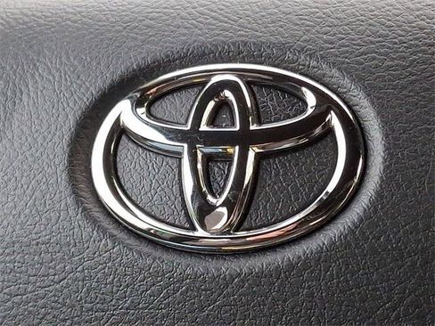 Certified 2022 Toyota Tacoma TRD Off-Road image 25