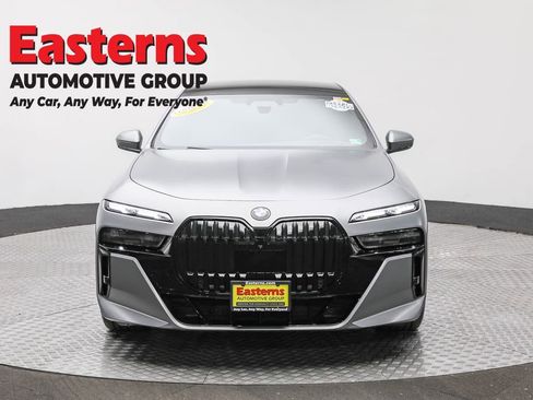 Used 2023 BMW 740i w/ Executive Package RWD image 2