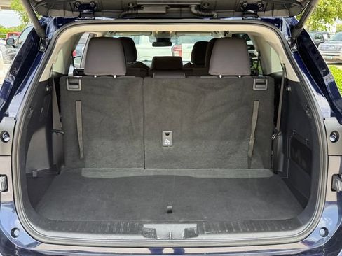 Used 2025 Toyota Highlander LE FWD image 25