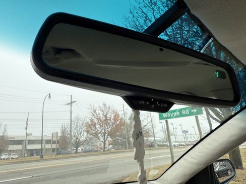 Used 1997 Cadillac Seville SLS w/ Leather/Lumbar Pkg image 34