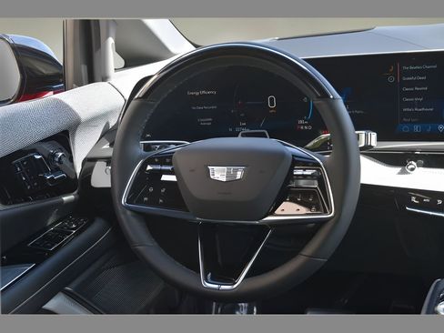 Certified 2025 Cadillac Optiq Sport 2 w/ LPO, Floor Liner Package AWD/4WD image 17