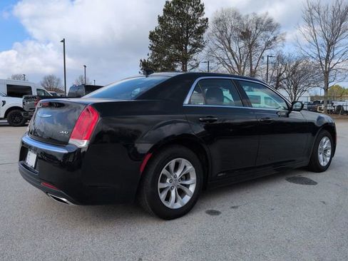 Used 2022 Chrysler 300 Touring image 4