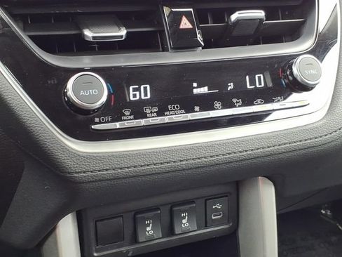 Certified 2025 Toyota Corolla Cross XLE FWD image 25