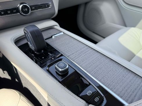 Certified 2024 Volvo XC90 B6 Plus AWD/4WD image 21