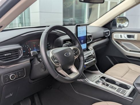 Used 2023 Ford Explorer Limited w/ Limited Technology Package image 12