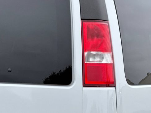 Used 2020 Chevrolet Express 3500 LS RWD image 33