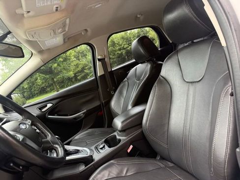 Used 2012 Ford Focus Titanium FWD image 12