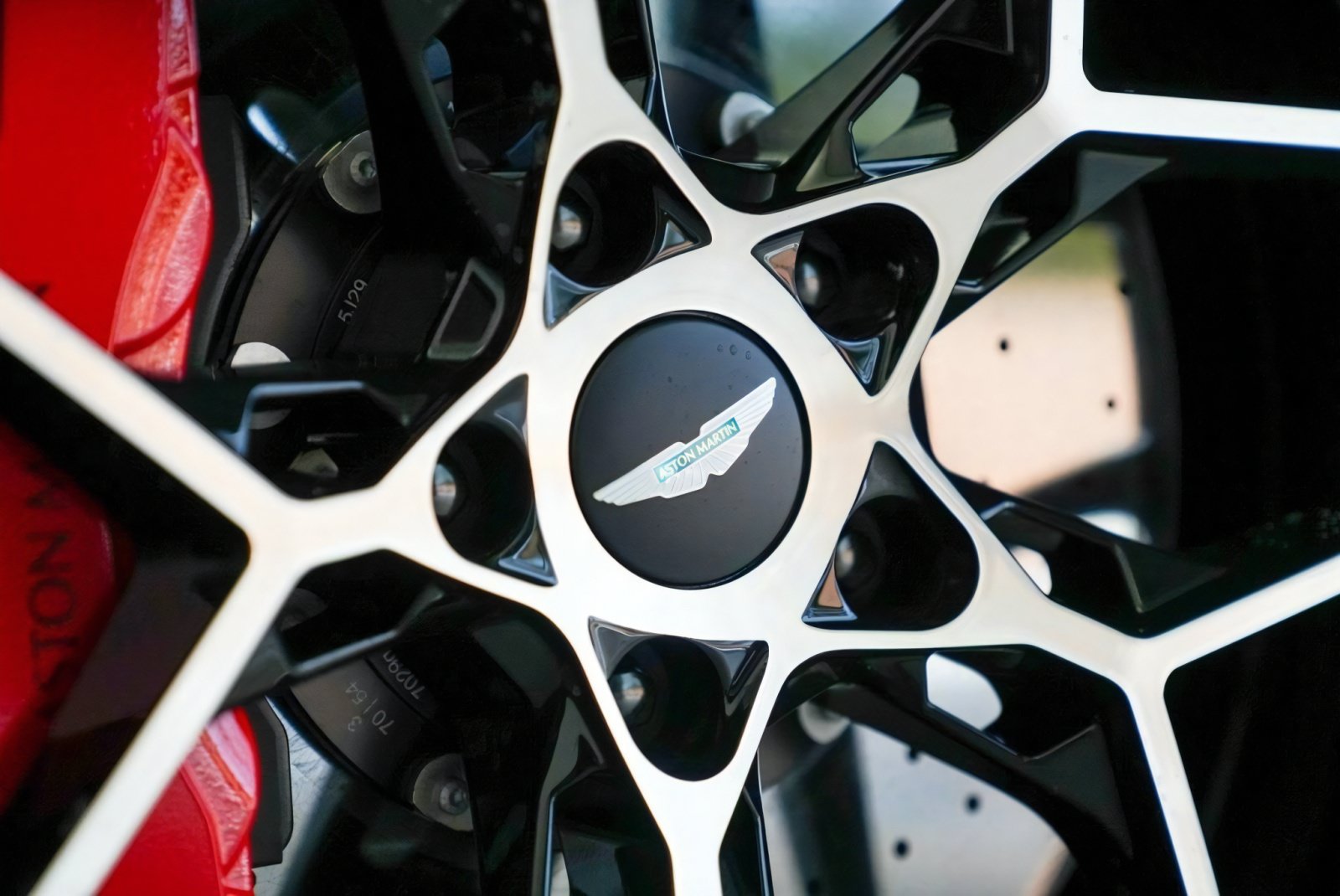 New 2026 Aston Martin Vanquish Convertible RWD image 33