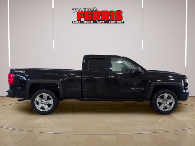 Used 2017 Chevrolet Silverado 1500 Custom w/ Custom Convenience Package AWD/4WD image 6