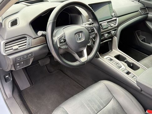 Used 2021 Honda Accord Touring image 4