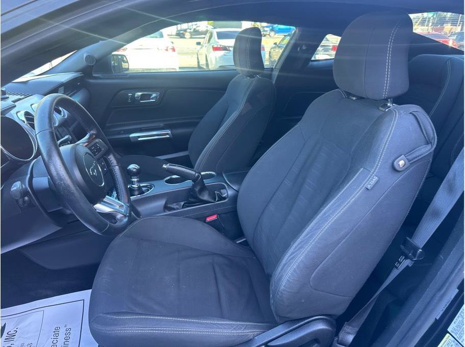 Used 2017 Ford Mustang Coupe RWD image 13