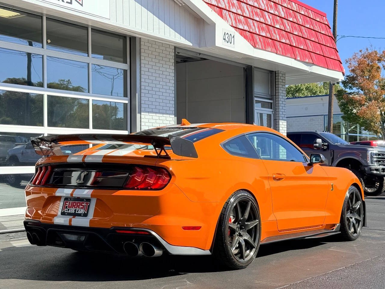 Used 2020 Ford Mustang Shelby GT500 w/ Carbon Fiber Track Pack RWD image 3