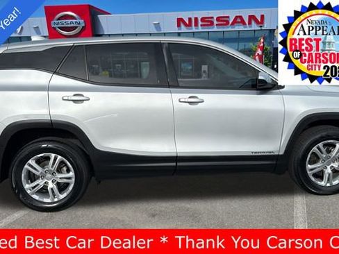 Used 2018 GMC Terrain SLE image 2