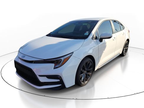 Used 2026 Toyota Corolla SE FWD image 3