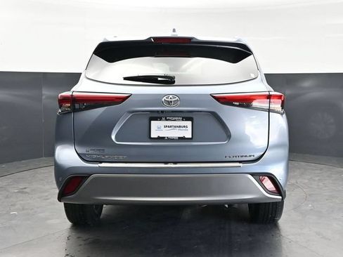 Used 2023 Toyota Highlander Platinum FWD image 7
