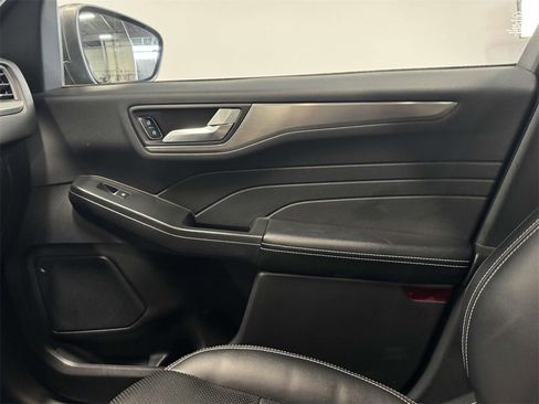 Used 2022 Ford Escape Titanium image 30