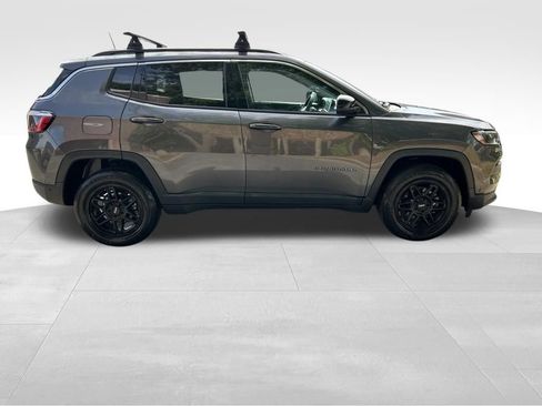 Used 2022 Jeep Compass Latitude w/ Sun and Sound Group AWD/4WD image 7