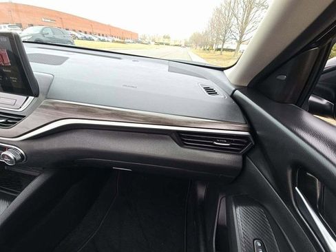 Used 2025 Nissan Altima 2.5 SV w/ SV Special Edition Package image 16