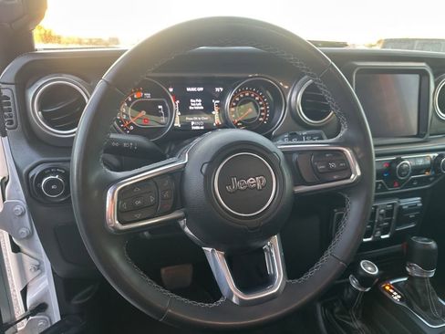 Used 2023 Jeep Wrangler Sahara image 19