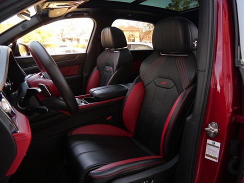 Used 2022 Bentley Bentayga image 18