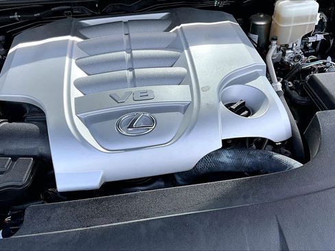 Used 2021 Lexus LX 570 4WD w/ Luxury Package image 36