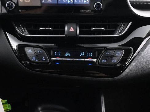 Used 2020 Toyota C-HR LE FWD image 30