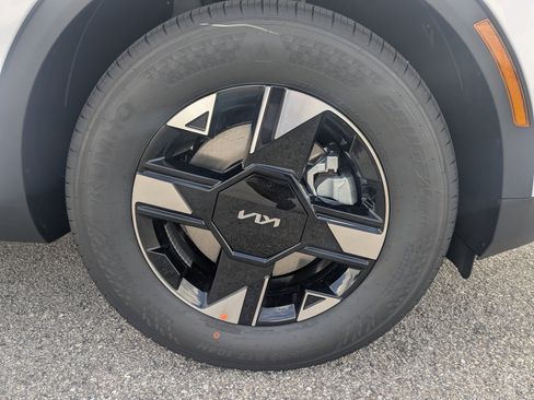 New 2026 Kia Sportage LX FWD image 11