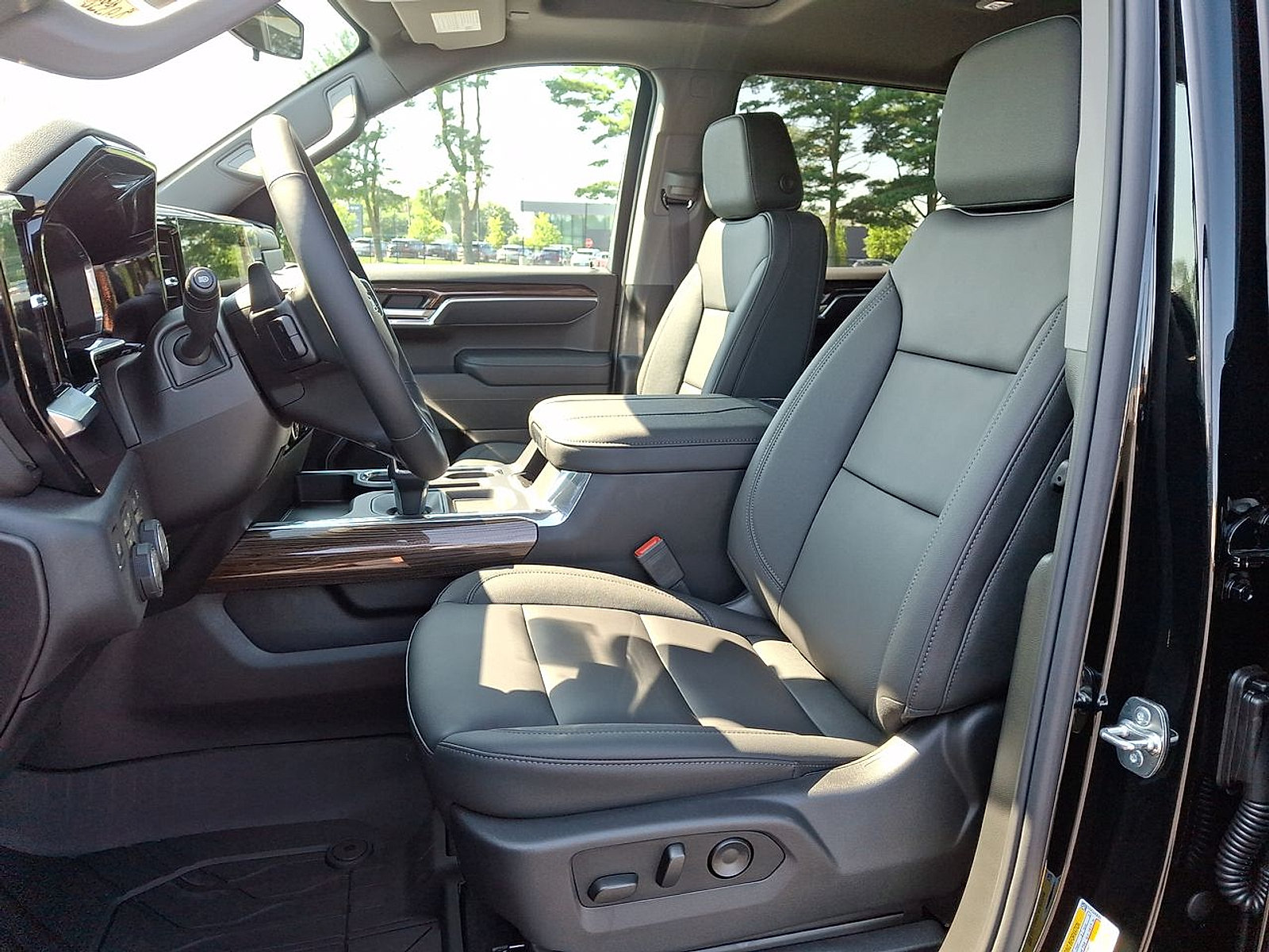 New 2026 Chevrolet Silverado 1500 RST w/ Redline Edition AWD/4WD image 14