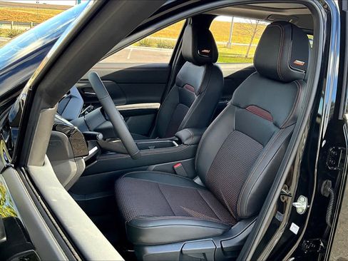 New 2026 Nissan Kicks SR w/ SR Premium Package image 9