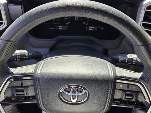 Used 2025 Toyota Sequoia 4WD image 28