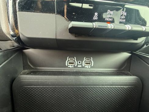 Used 2026 RAM 1500 Laramie AWD/4WD image 35
