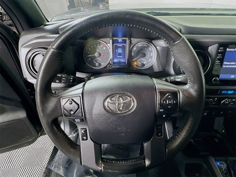 Certified 2022 Toyota Tacoma TRD Off-Road image 11