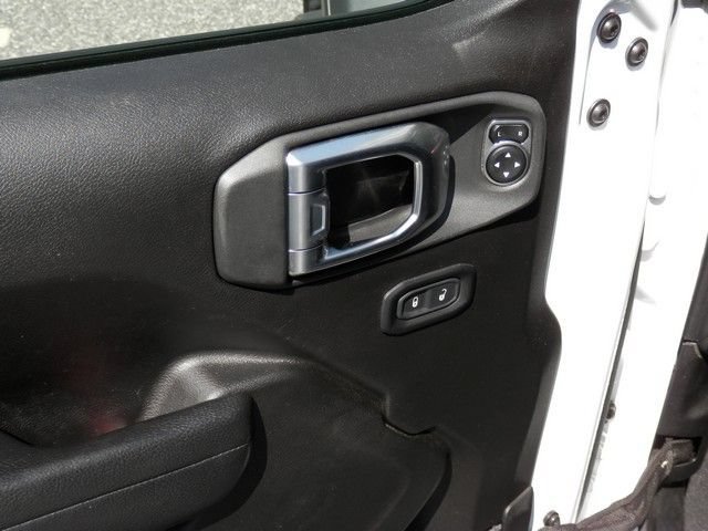 Used 2024 Jeep Gladiator Rubicon AWD/4WD image 16