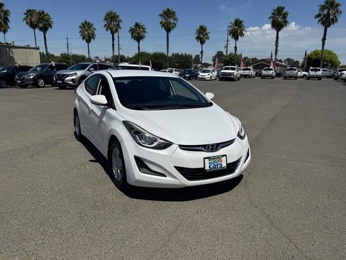 Used 2015 Hyundai Elantra SE FWD image 3