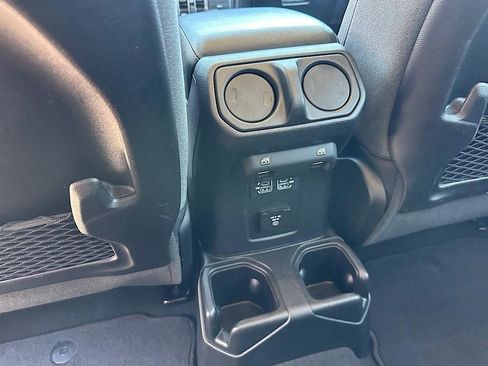 Used 2024 Jeep Wrangler Unlimited Rubicon AWD/4WD image 19