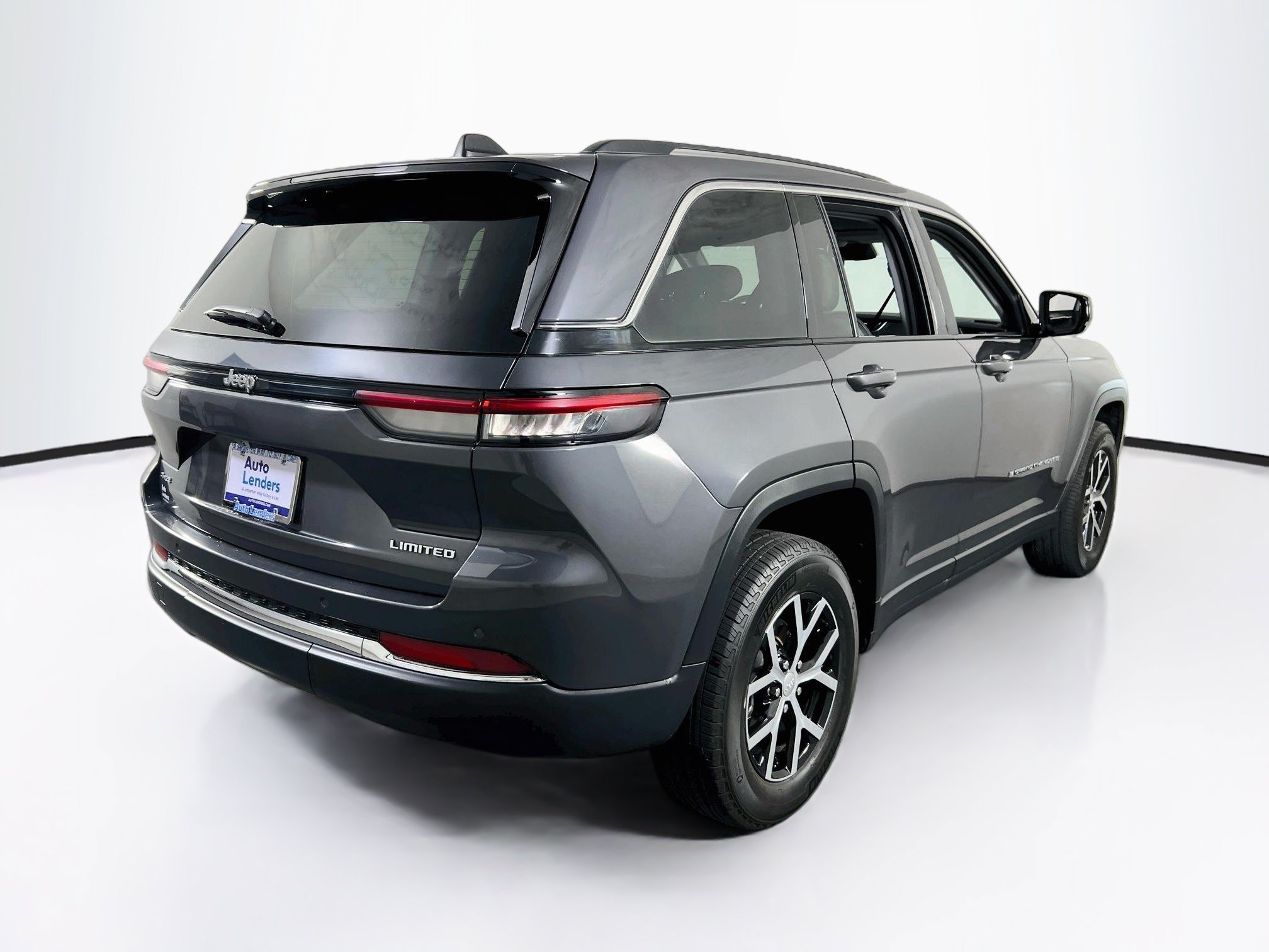 Used 2023 Jeep Grand Cherokee Limited AWD/4WD image 5