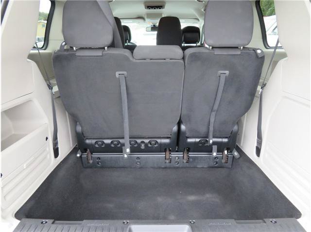 Used 2019 Dodge Grand Caravan SE FWD image 12