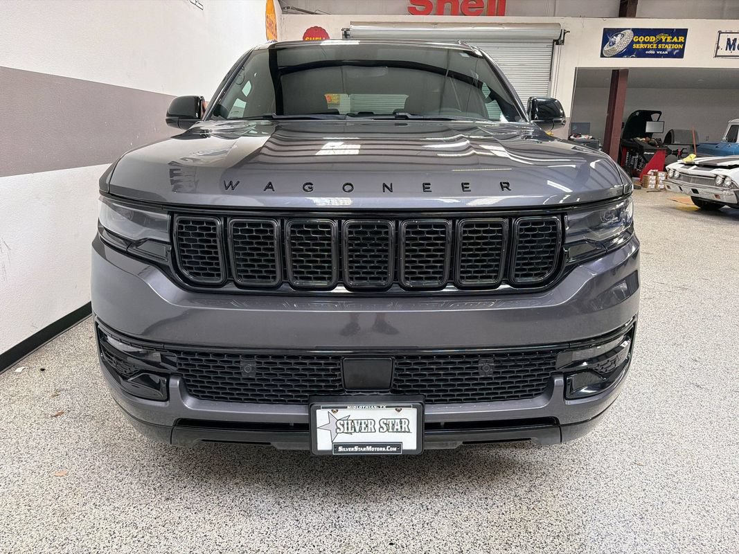 Used 2023 Jeep Wagoneer Series II RWD image 2