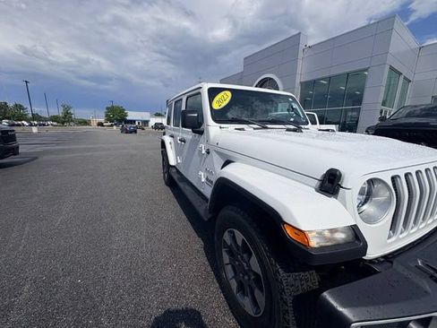 Used 2023 Jeep Wrangler Unlimited Sahara w/ Cold Weather Group AWD/4WD image 12
