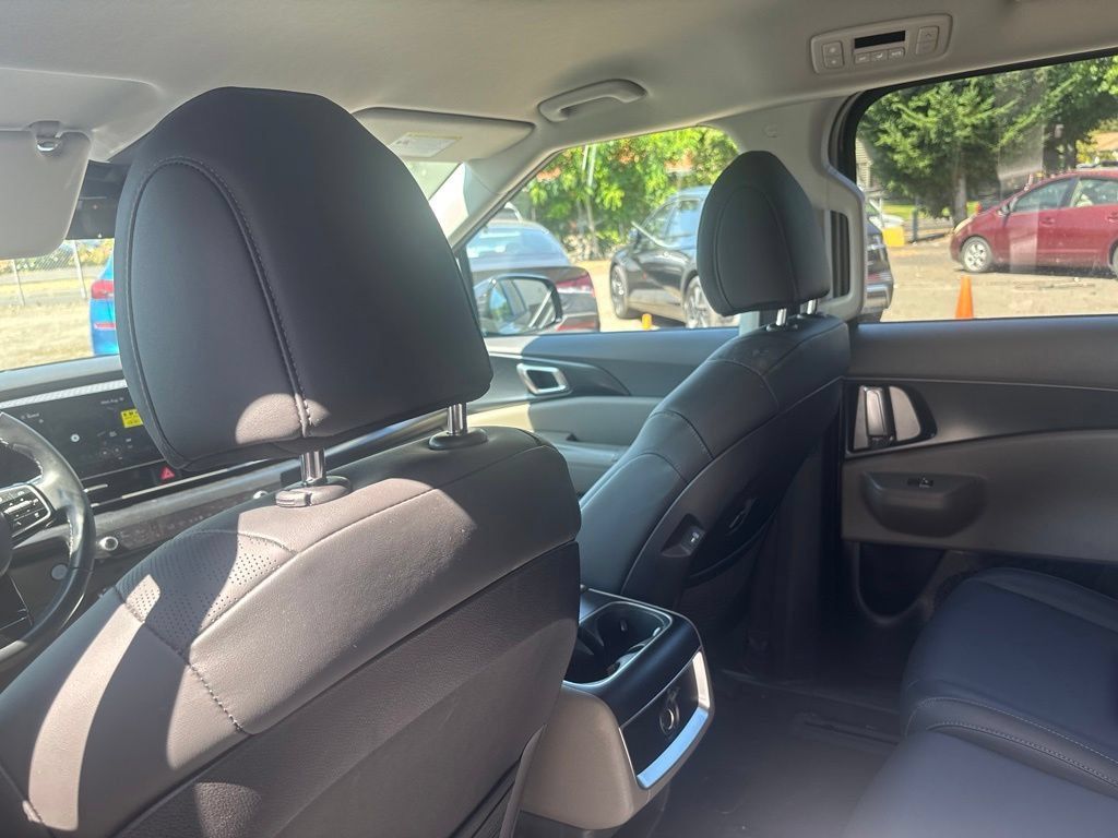 Used 2026 Kia Carnival LXS FWD image 20