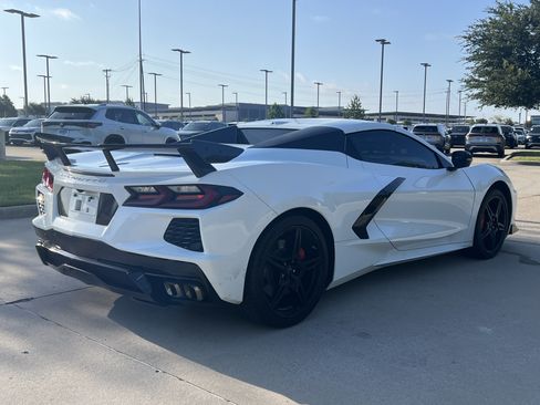 Used 2021 Chevrolet Corvette Stingray Premium Conv w/ Z51 Performance Package RWD image 9